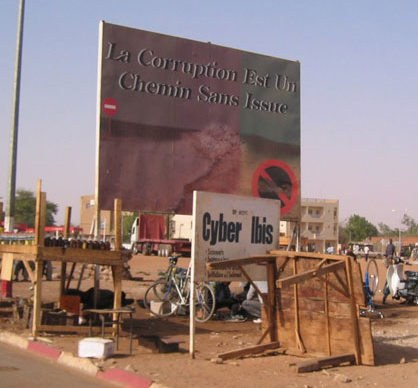 Panneau de sensibilisation contre la corruption à Niamey